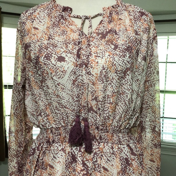 Brand new Dress knee length on a 5’3 height. - Picture 3 of 3